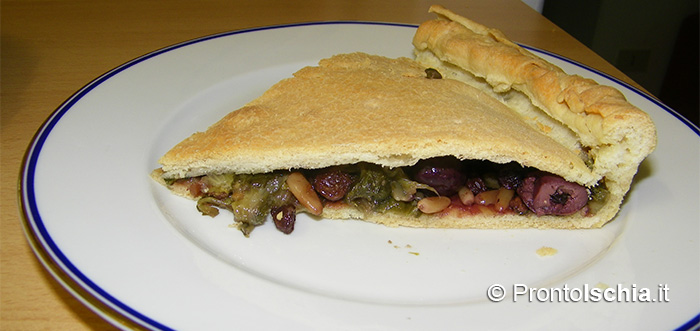 La pizza di scarola fa Natale sulle tavole ischitane.