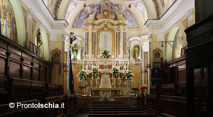 Piccola chiesa a fianco la Collegiata dello Spirito Santo a Ischia Ponte.