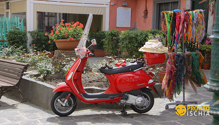 Perché noleggiare scooter, auto o bici a Ischia conviene.