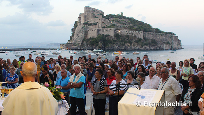 Aspettando la sfilata delle barche, approfondiamo la dimensione religiosa dell'evento clou dell'isola